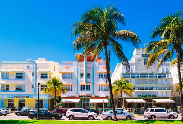 Miami Beach, Ocean Drive con hilera de hoteles